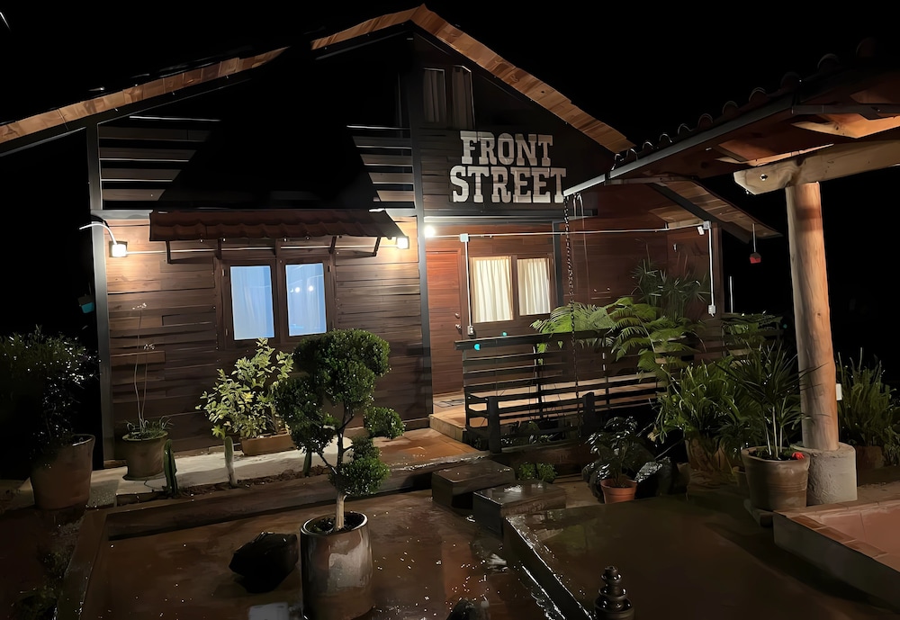 Hotel Tombstone - Image 1