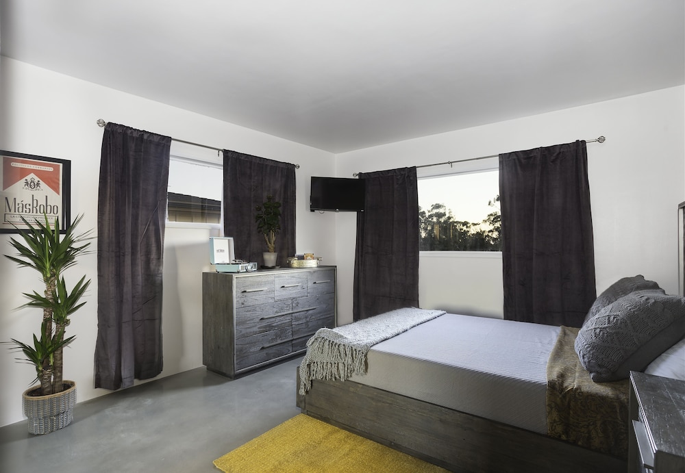 House of Trestles - Hostel