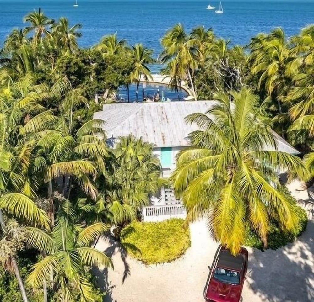 Complete Duplex On Gated Bayfront Property 4 Bedroom Apts by RedAwning