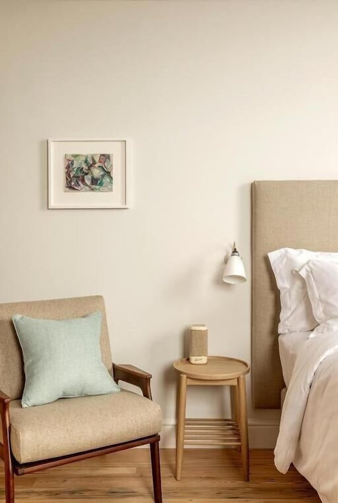 Fort Road Hotel 21