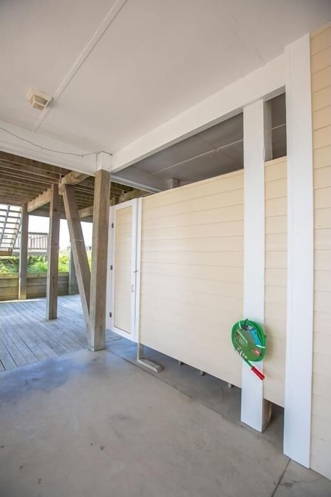 Paw-paw's Place 6 Bedroom Home by RedAwning