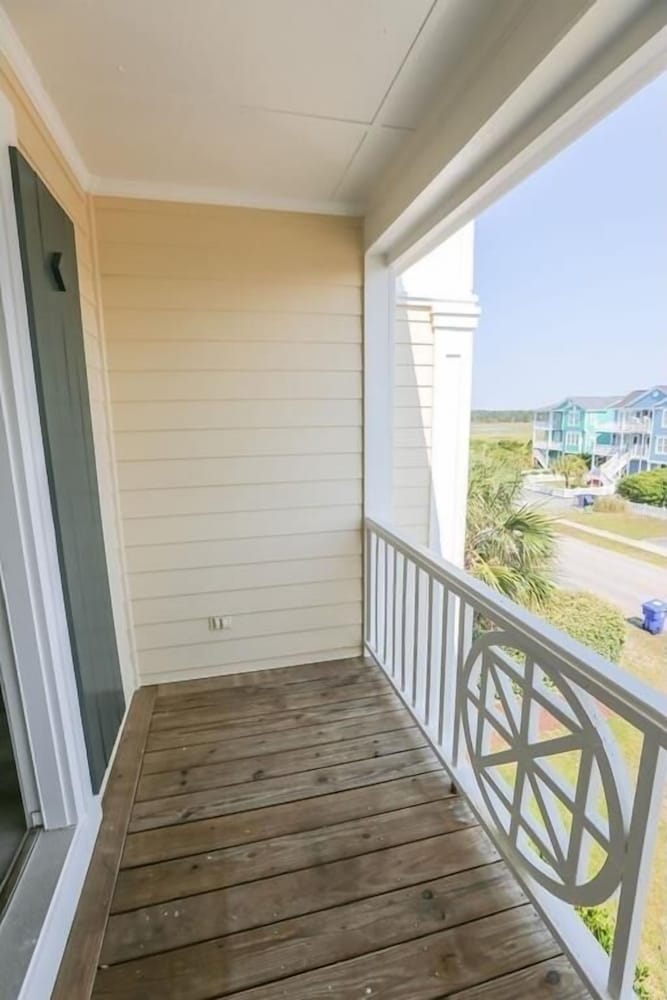 Paw-paw's Place 6 Bedroom Home by RedAwning