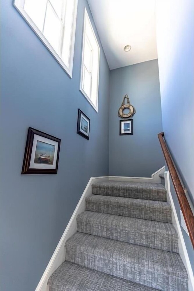 R & R By The Sea 4 Bedroom Home by RedAwning