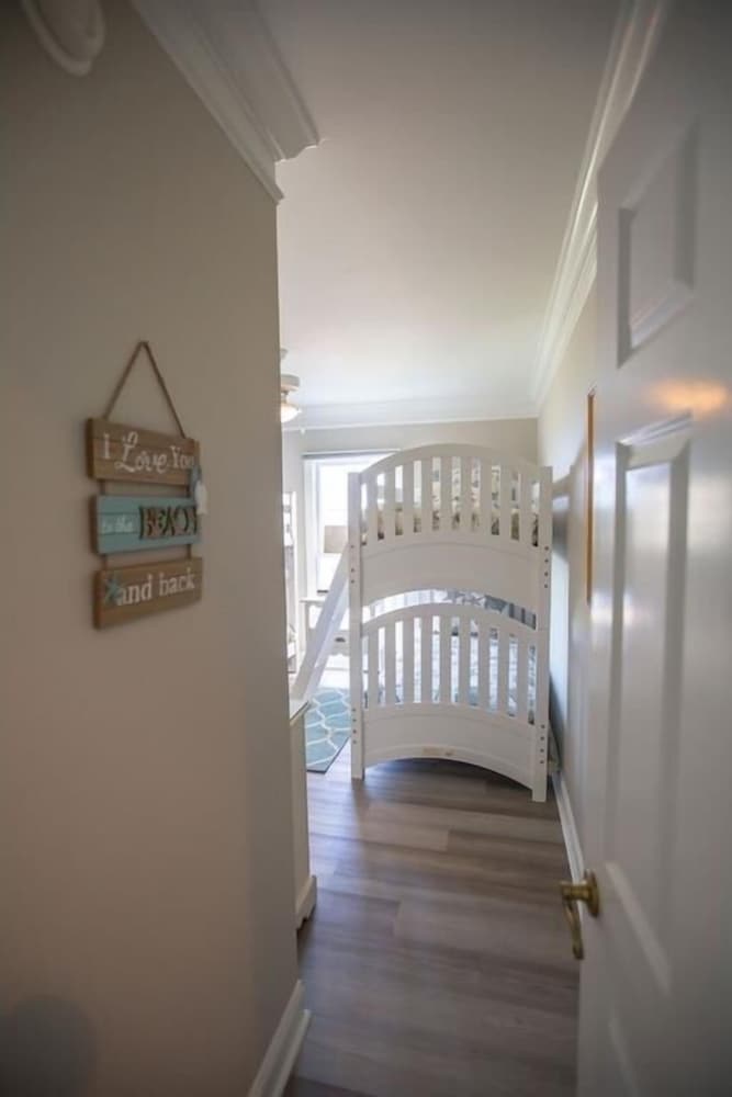 Paw-paw's Place 6 Bedroom Home by RedAwning