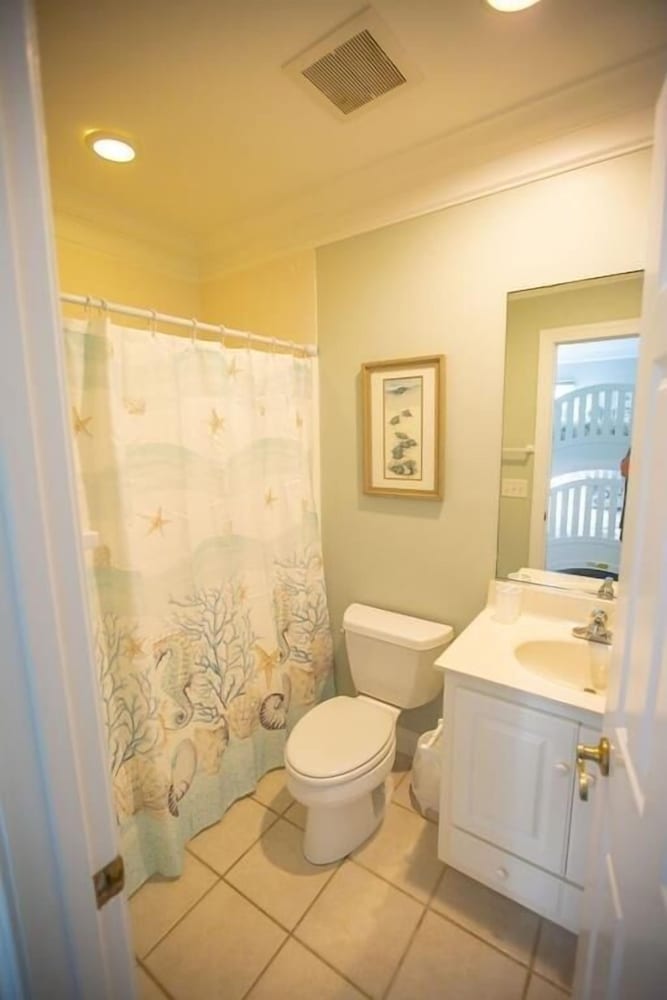 Paw-paw's Place 6 Bedroom Home by RedAwning