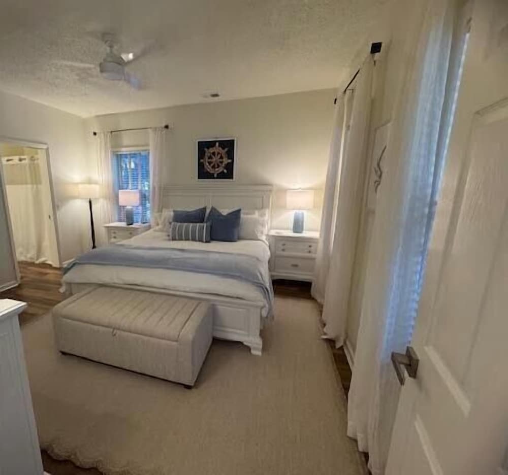 Beautifully Appointed 3-bed, 2.5-bath Home, Great Location Near Beach & Club