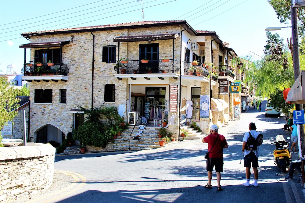 Tzionis Petroktisto Holiday Stonehouse