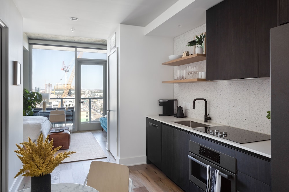 24th floor condo on Rainey St by Locale - Image 3