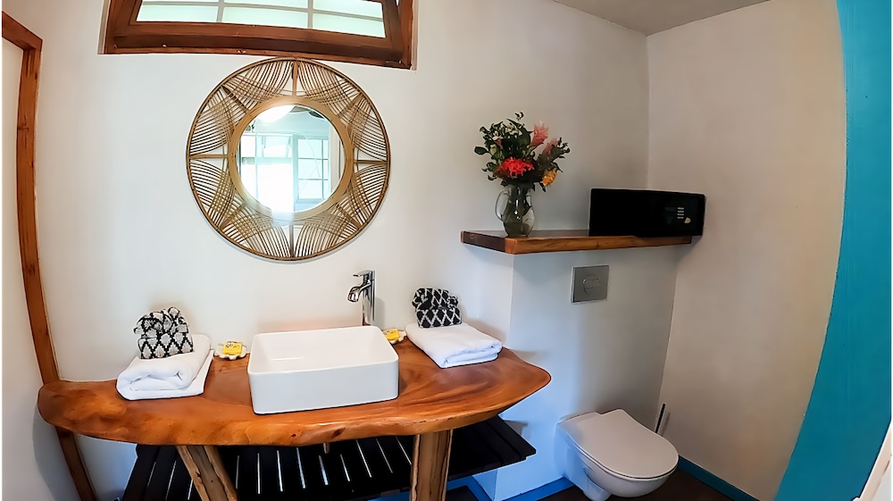 Fare Oviri Lodge