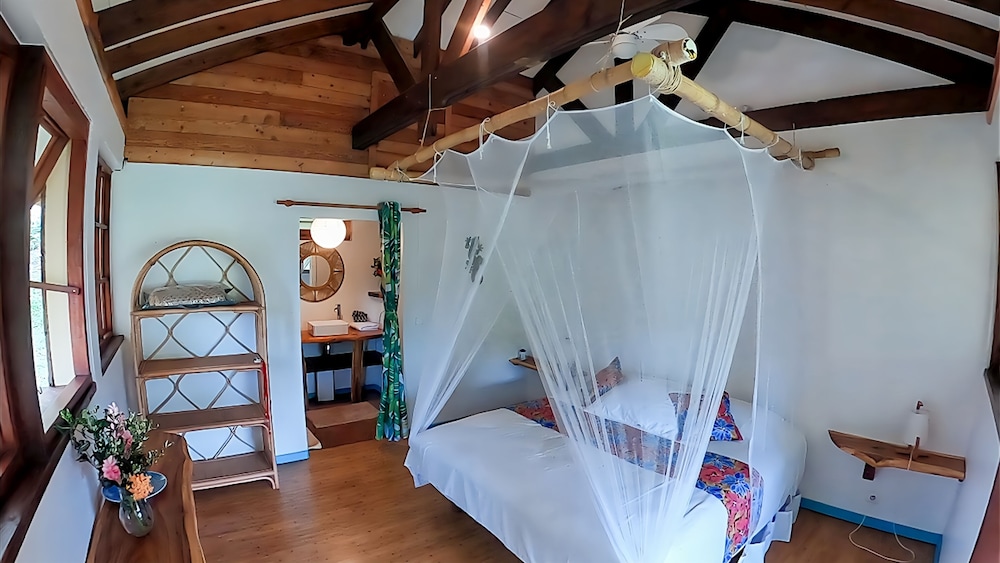 Fare Oviri Lodge