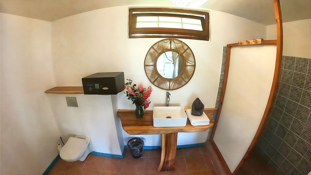 Fare Oviri Lodge