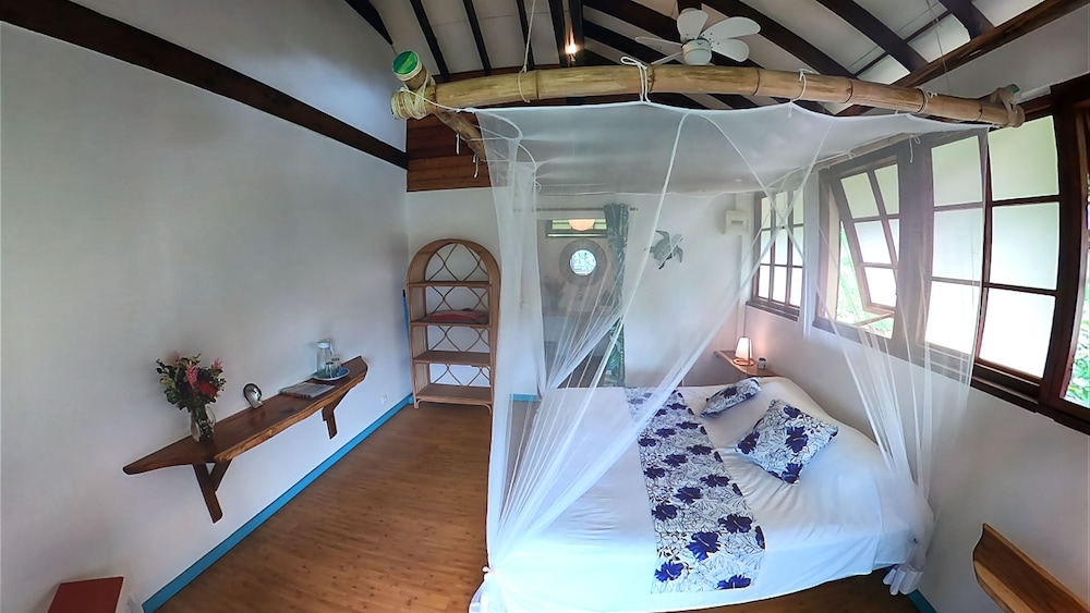 Fare Oviri Lodge