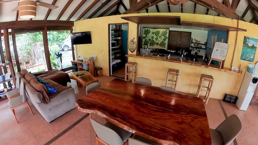 Fare Oviri Lodge
