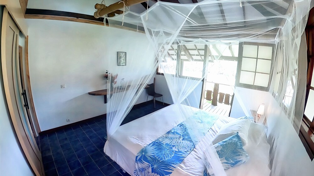 Fare Oviri Lodge