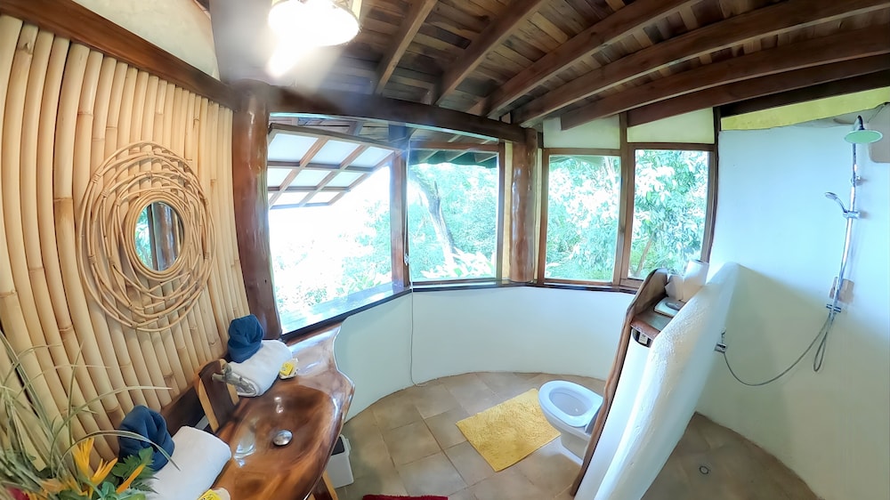 Fare Oviri Lodge