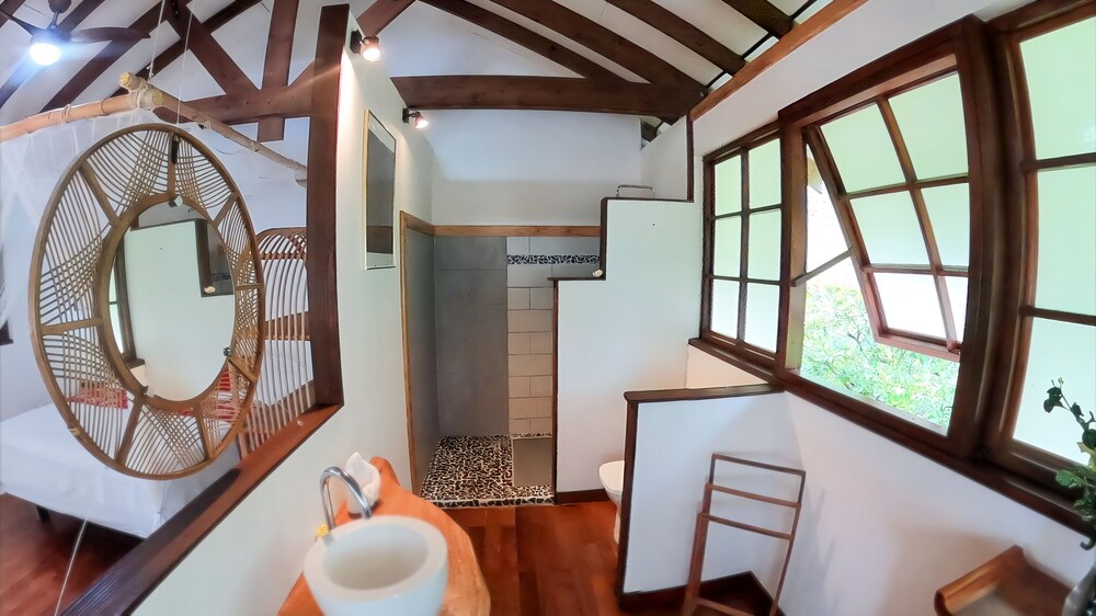 Fare Oviri Lodge