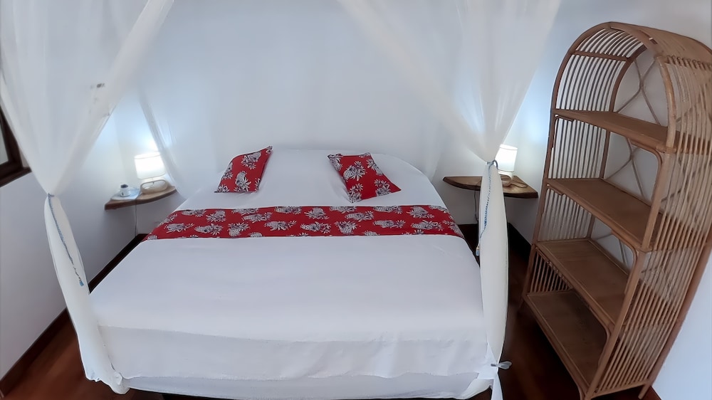 Fare Oviri Lodge