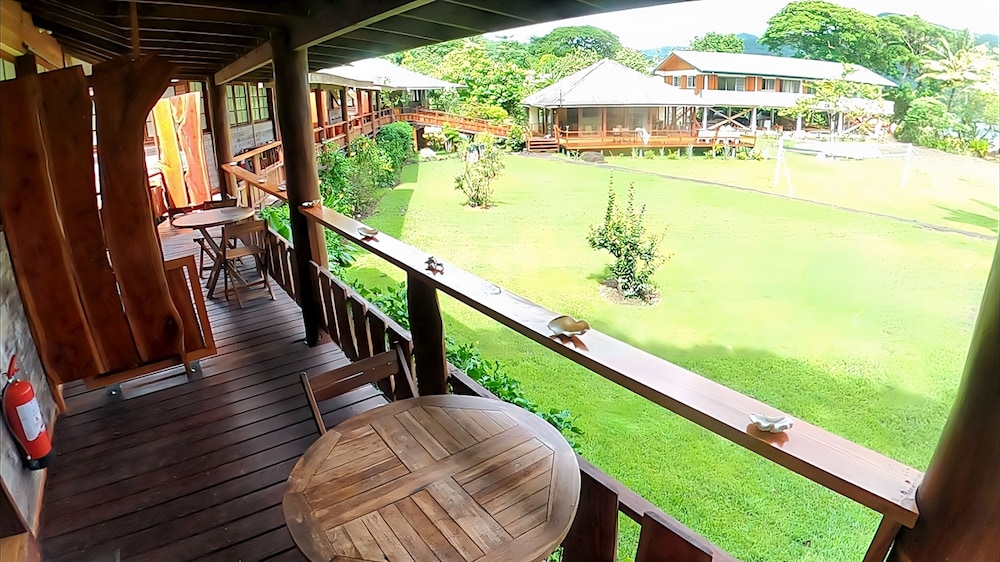 Fare Oviri Lodge