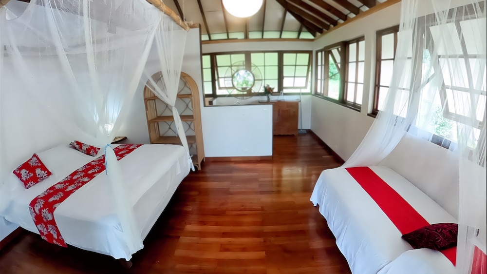 Fare Oviri Lodge