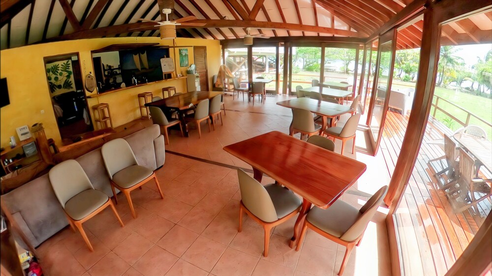 Fare Oviri Lodge