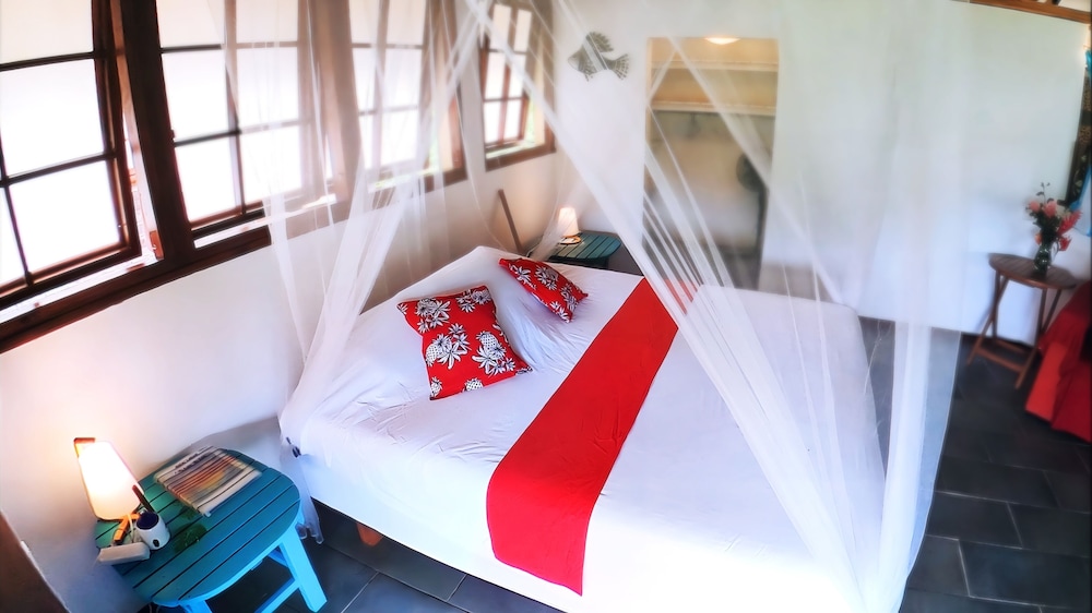 Fare Oviri Lodge