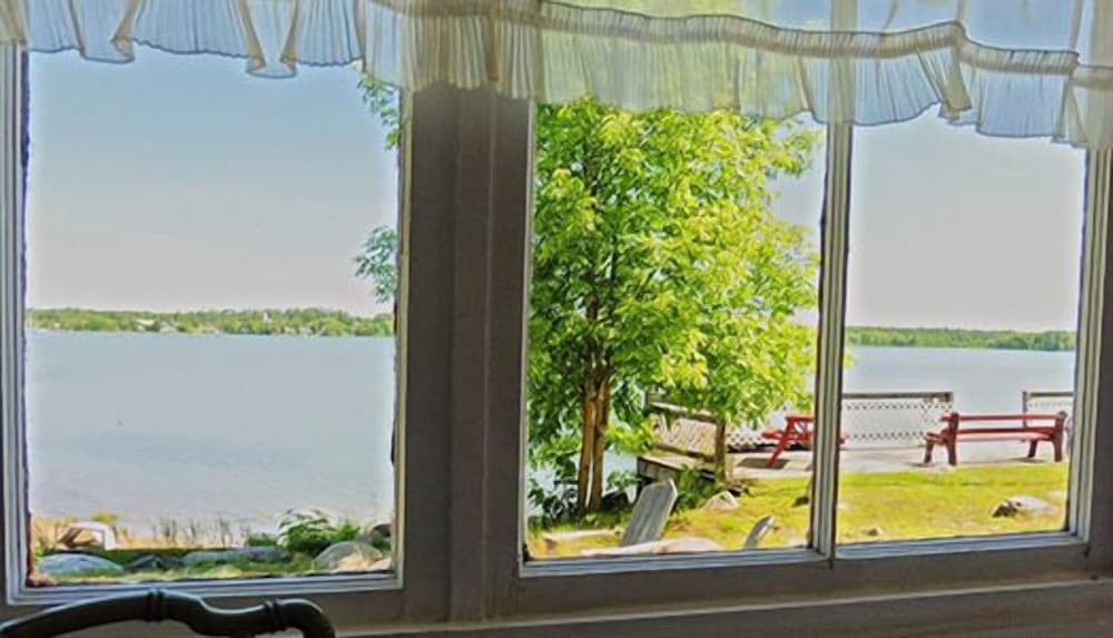 Bruce Bay Cottages & Lighthouse