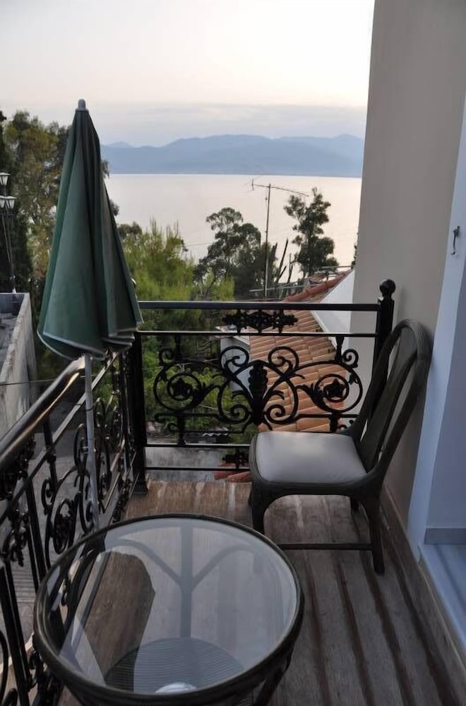 Nikolaos Pension