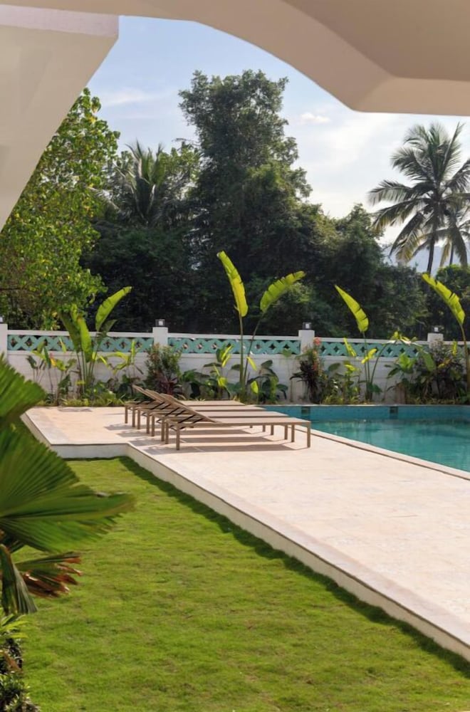 Yellowstone Resort Arambol