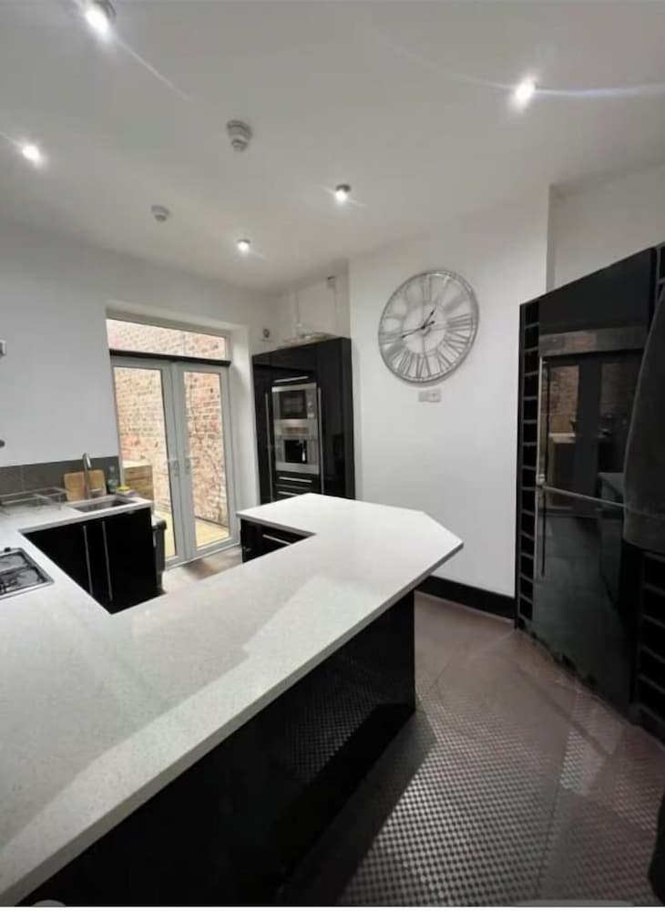 100 Aigburth
