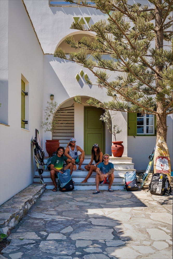 Studios Vrettos Beachfront Hotel