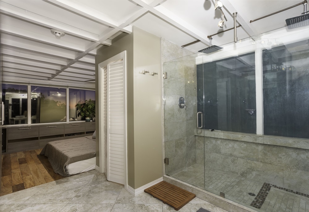 House of Trestles - Hostel