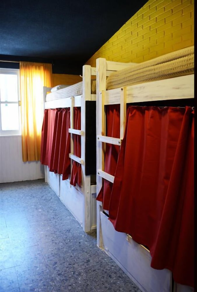 Pastora Suites & Hostel