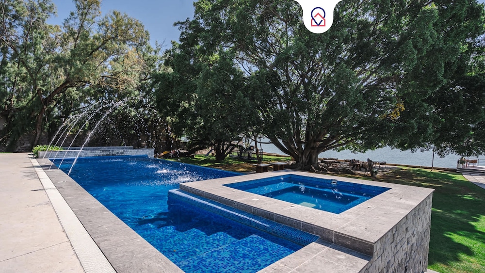 Bungalow Cajititlan 2 bedrooms & hot tub