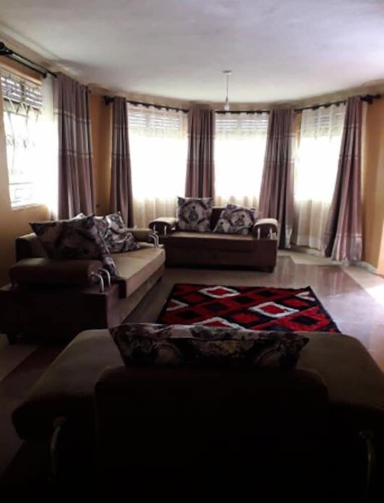 A & J Holiday Suites view 4