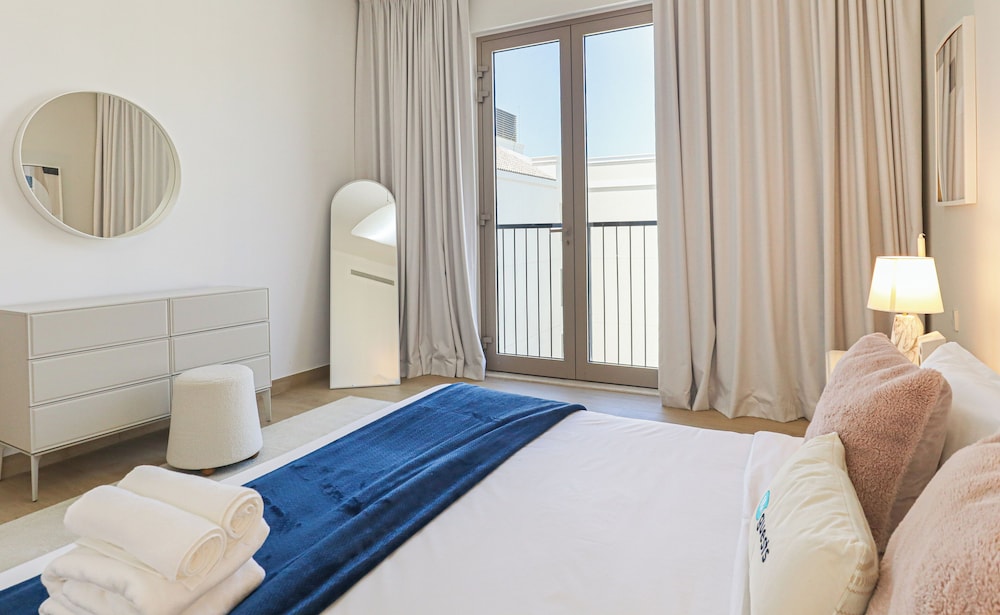 HiGuests - La Rive Classy 2BR & Balcony