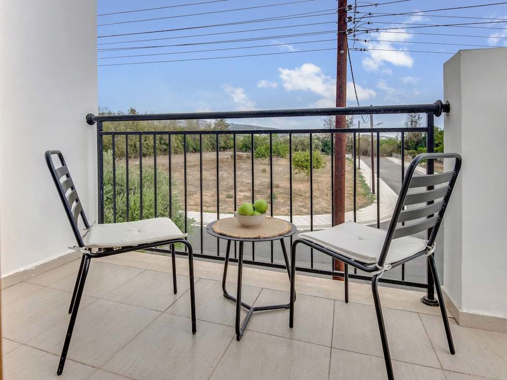 Sanders White Mountains - Adorable Villa With Pool view 4