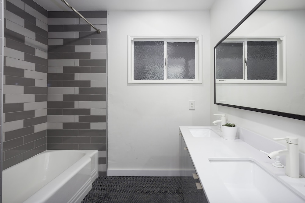 House of Trestles - Hostel