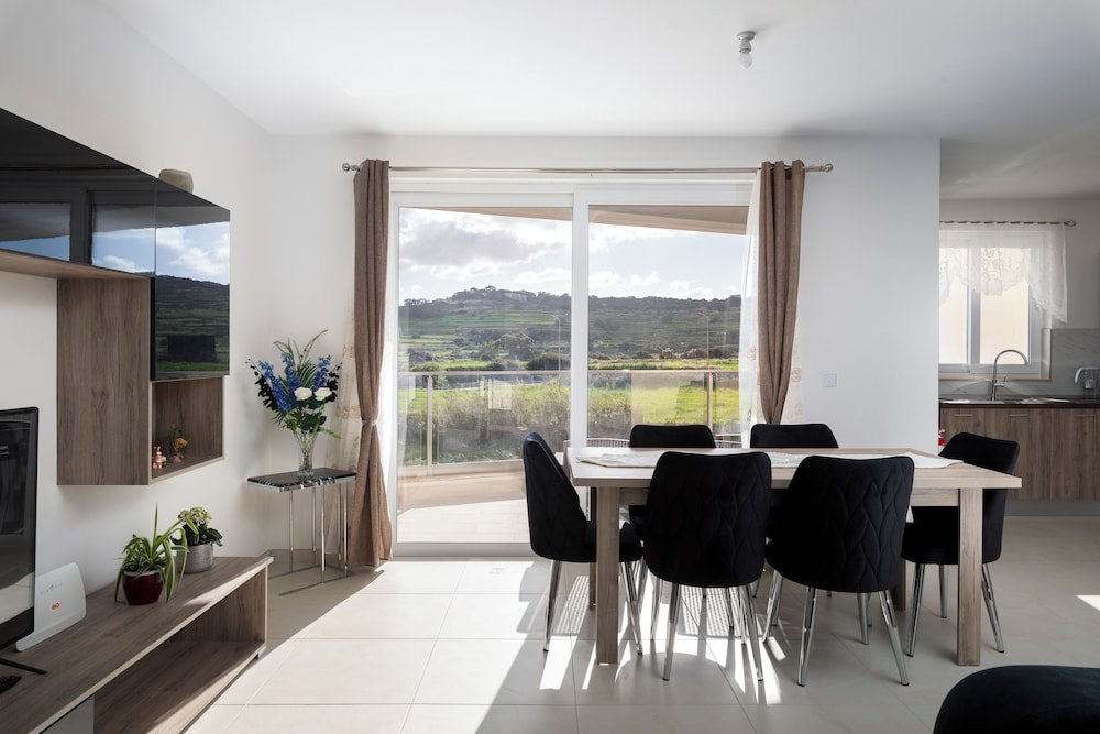Sunlit Modern Home Country Views Xemxija photo 2