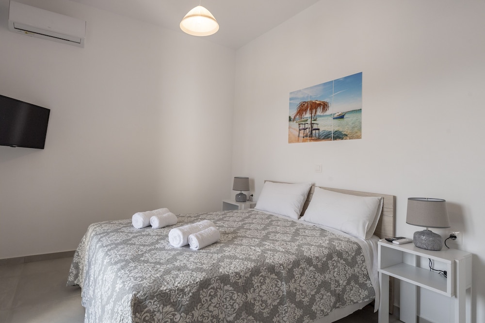 Cycladic Sunlight 2bedroom House view 3