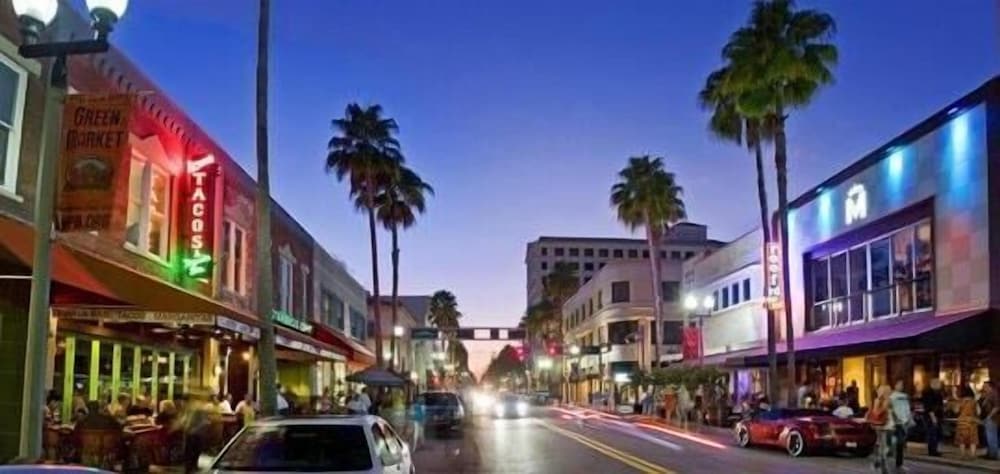 Cozy Apartment in West Palm Beach, Minutes Away From Downtown! N°4 view 2