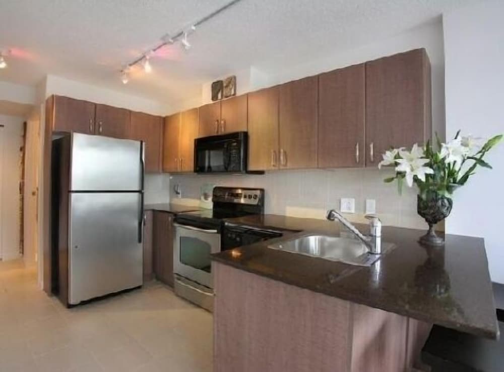 Pacific Centre Suites - Image 5