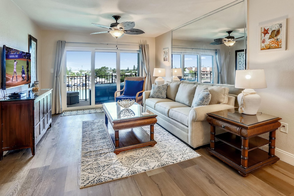 Land's End 4-405 Bay Front - Premier