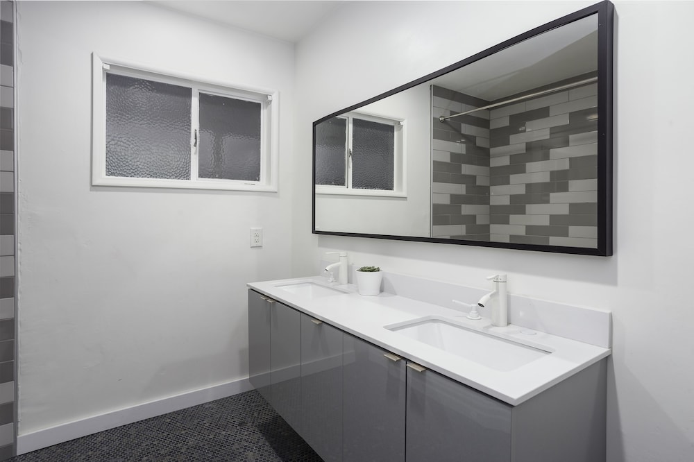 House of Trestles - Hostel