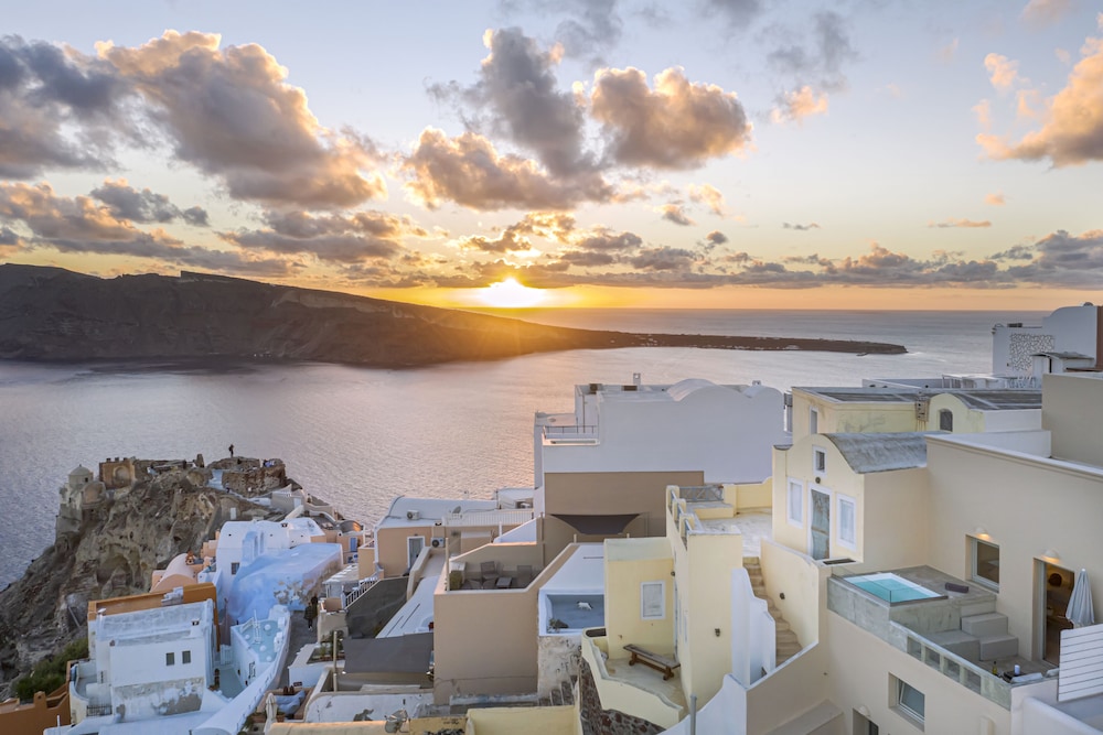 Caldera Houses