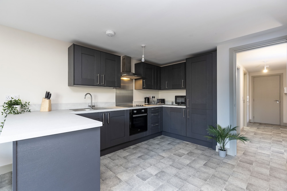 2 Avery Gardens - 2 Bedroom Apartment view 3