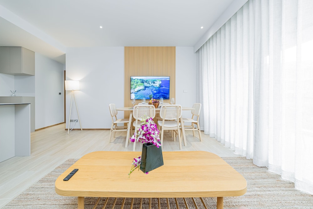 Beachside 2BR 200 m to BangTao beach