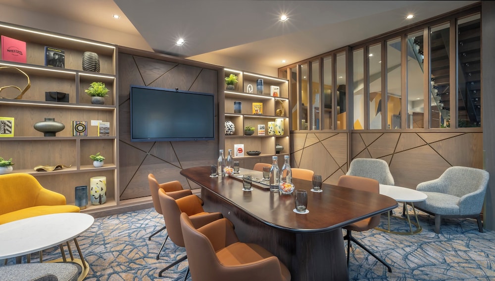 Salford Vacations - Maldron Hotel Manchester Cathedral Quarter - Property Image 1