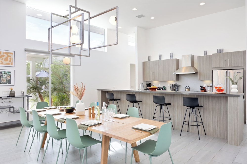The Polo Villas by AvantStay – Modern Oasis Near Empire Polo Club