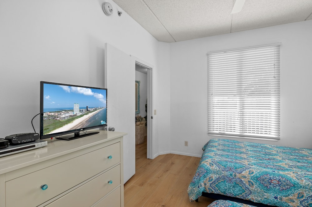 Las Villas Condo Unit 301 - 5 Night Minimum Stays 3 Bedroom Condo