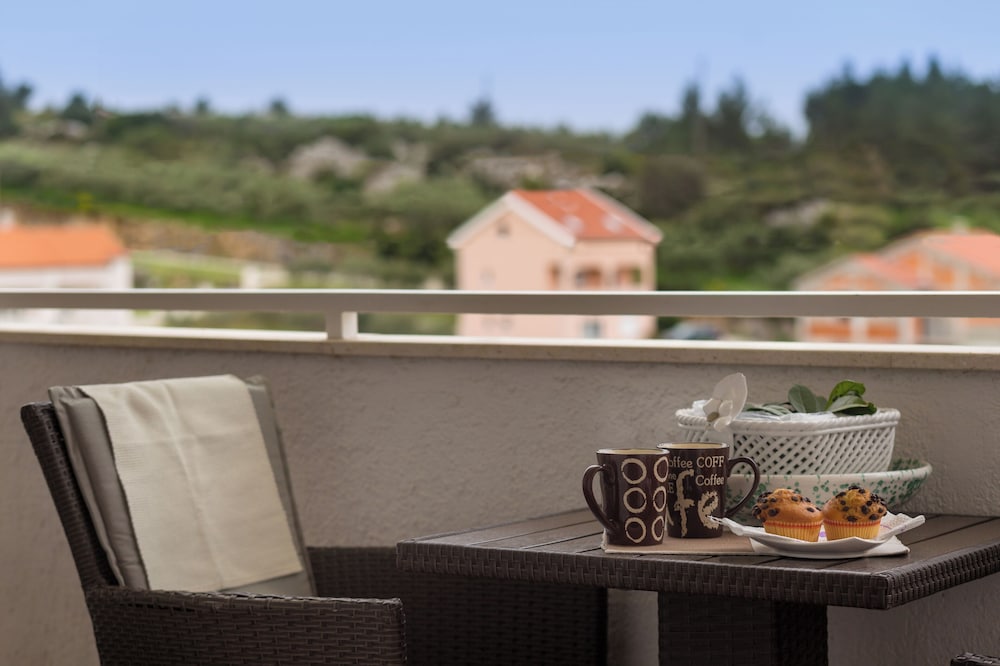 Arca, Apartment With Sea View And Free Parking